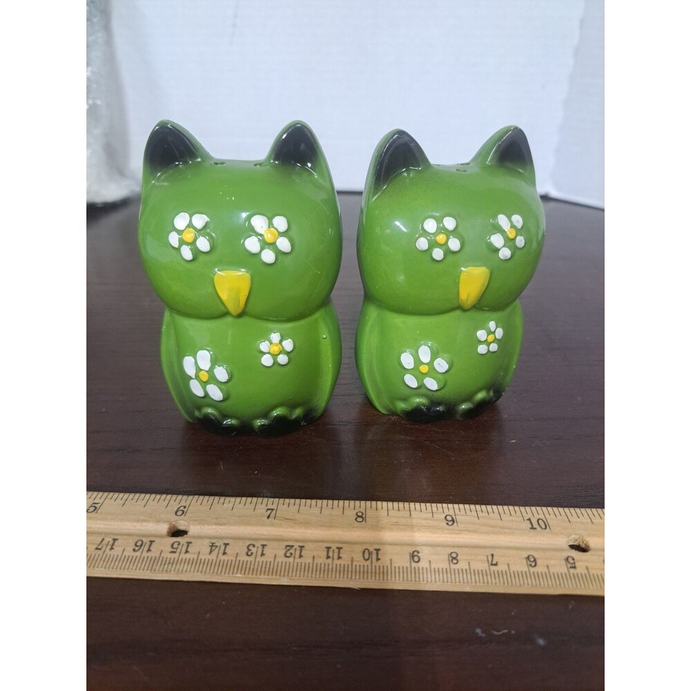 Vintage Green Owls With Floral Accents Handpainted Made In Japan Salt And Pepper